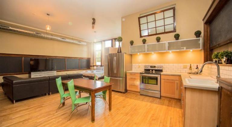 Serviced apartment with yard — photo 4