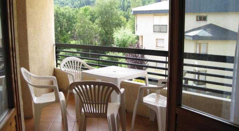 Holiday apartment with pool — photo 2