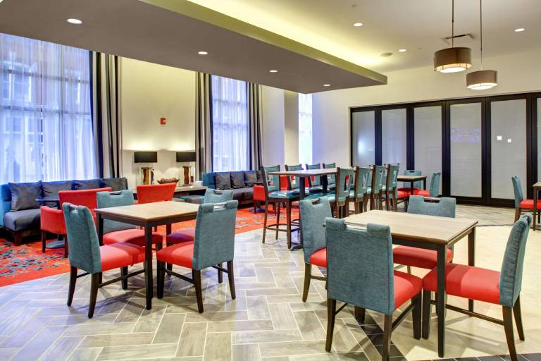 Hampton Inn & Suites Roanoke Downtown — photo 3