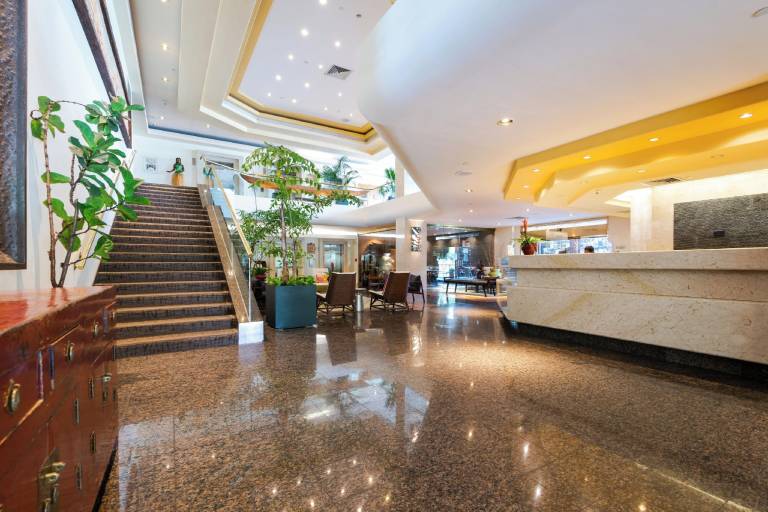 Luana Waikiki by Tropical Escapes Realty in Wai