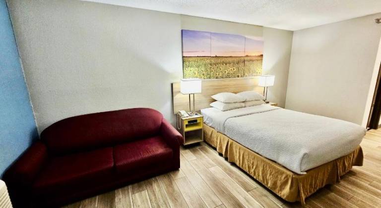 Days Inn by Wyndham Salina I-70 — photo 3