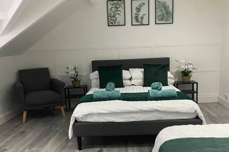 Comfortable and Modern 2 Bedroom Flat in Bridgend