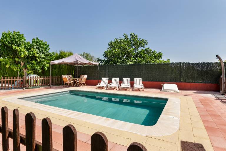 Vacation home with terrace, private pool & garden | Garden view — photo 2