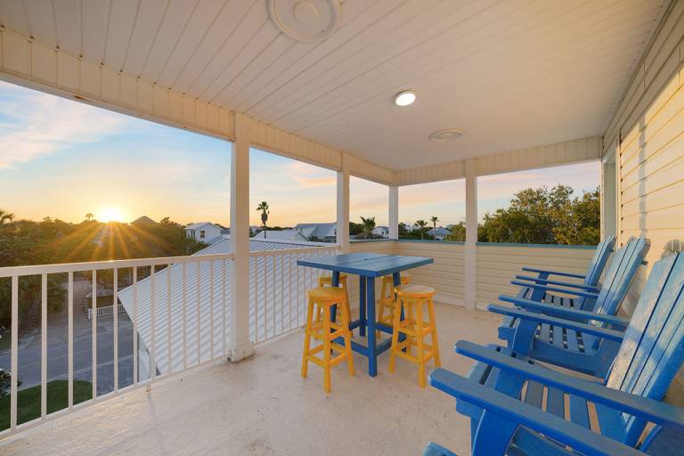 Flirty Flamingo- Pet-Friendly Vacation Home Near Beach with Private Pool Area — photo 2