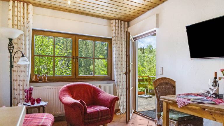 Vacation home with BBQ, terrace & garden | Garden view — photo 4