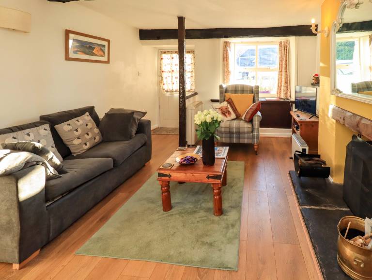 Cottage with garden — photo 3