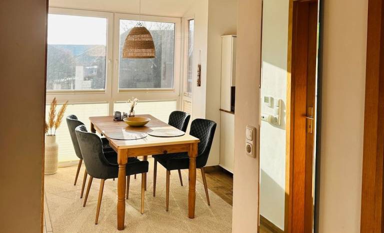 Moderne Ferienwohnung mit Balkon, Kaminofen und Privatparkplatz in Lemkenhafen — photo 2
