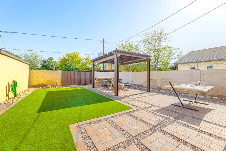 2 Mi to Dtwn Phoenix Historic Home w Yard