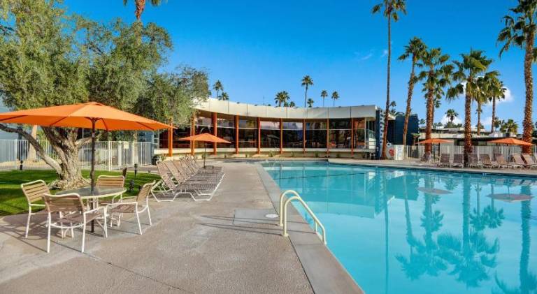 Vacation home with jacuzzi & pool | Pet-friendly — photo 4