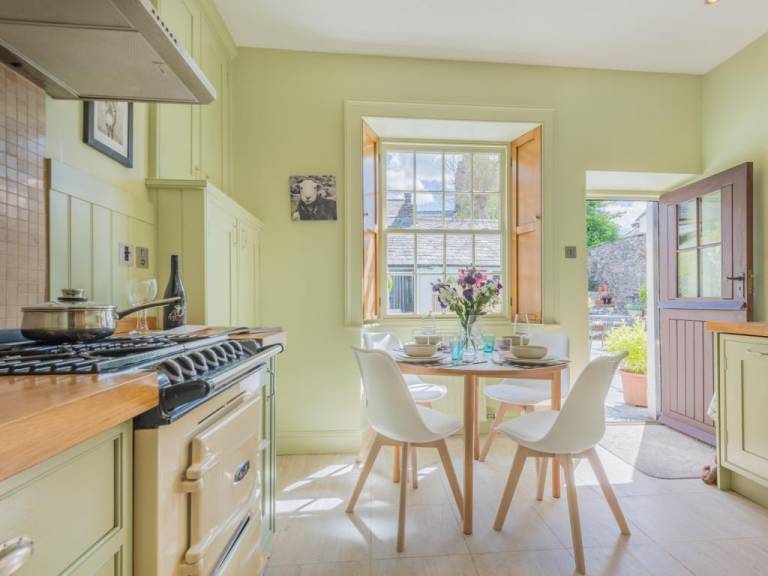 Fully equipped beautiful cottage with yard | Dogs allowed — photo 4