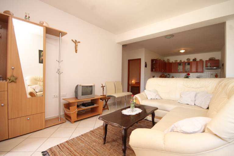 Two bedroom apartment with terrace Ćunski, Lošinj (A-8010-a) — photo 5