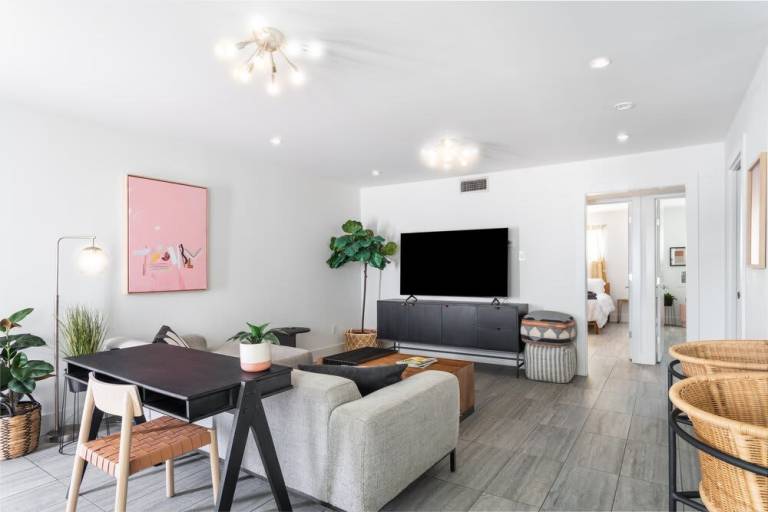 Upstay Remodeled 2BR Boutique Condo Near Downtown