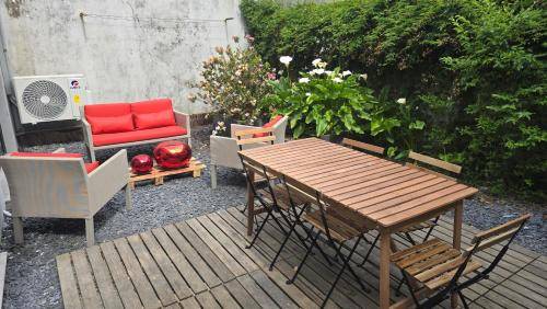 Rental apartment with terrace & yard — photo 4