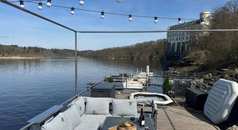 Luxury houseboat, Orlik Castle — photo 3