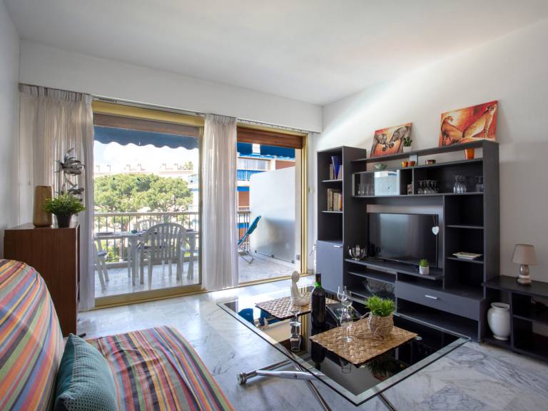 Fully equipped rental apartment with garden, pool & terrace | Close to the beach | Dogs allowed — photo 2