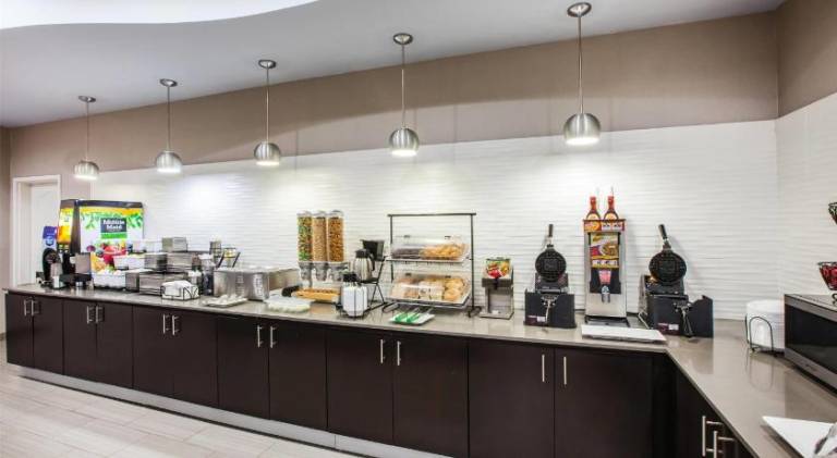 La Quinta Inn & Suites by Wyndham Baton Rouge Denham Springs — photo 4