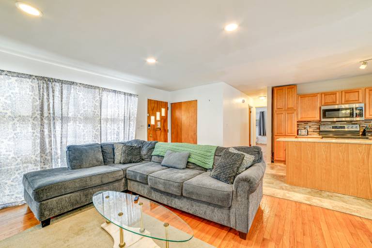 4 Mi to Dtwn: Pet-Friendly Home in Utica — photo 4
