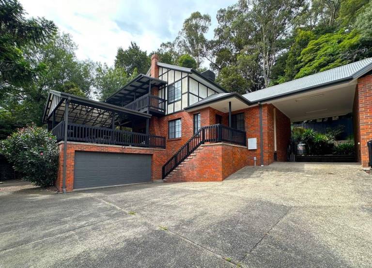 House  Warburton