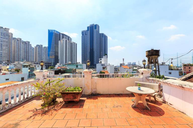 Room on rooftop with balcony, view Landmark 81 — photo 5