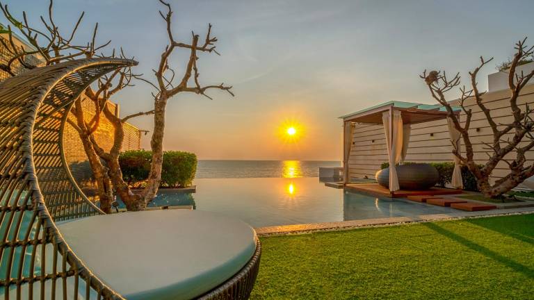 A Dream Hua Hin - Beachfront Retreat in Phetchaburi