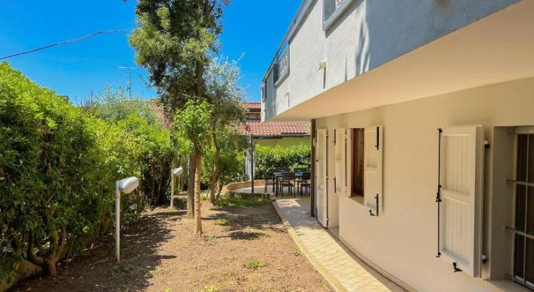 Holiday apartment with garden — photo 4