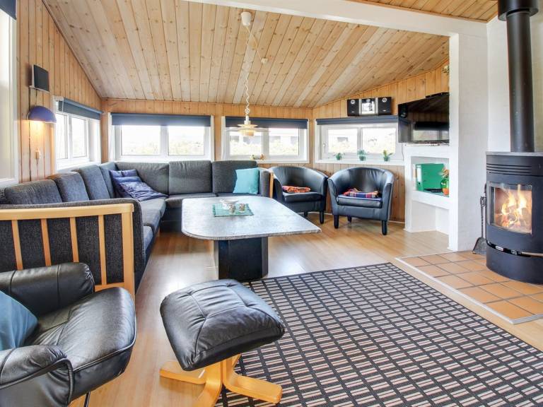 Vacation home with patio & sauna — photo 5