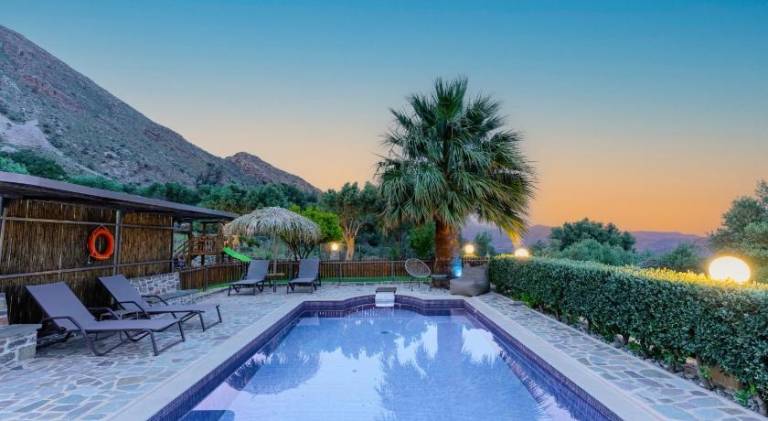 Rental apartment with yard, patio & private pool — photo 3