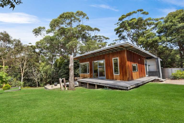 House Lake Tyers Beach