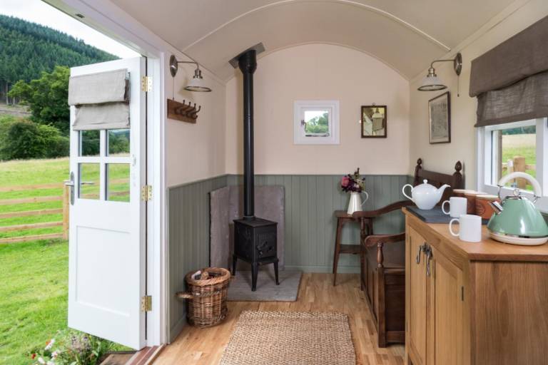 Beautiful cottage with yard | Pets are welcome — photo 3