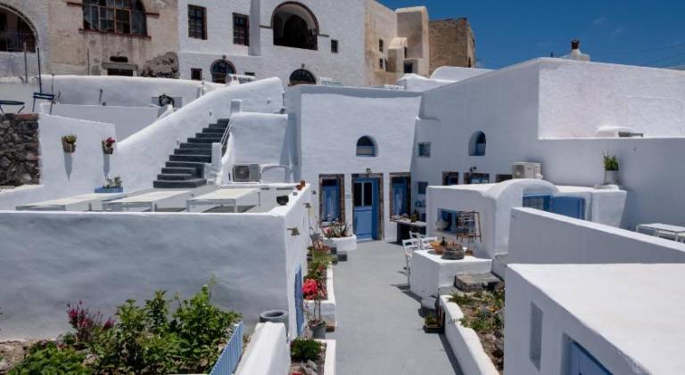 Nice villa with terrace & yard | Dogs allowed in Santorini