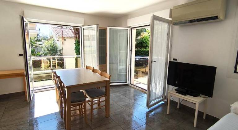 Apartment with terrace in Menton