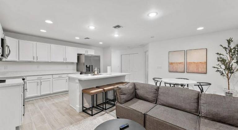 Charming vacation home | Pets allowed — photo 3