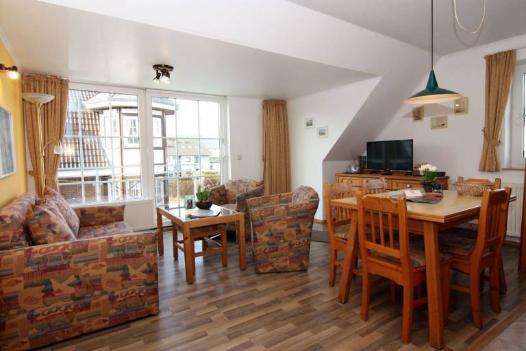 Rental apartment with patio, garden & pool — photo 5