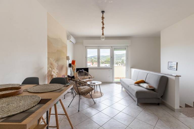 Rental apartment with terrace & yard — photo 2