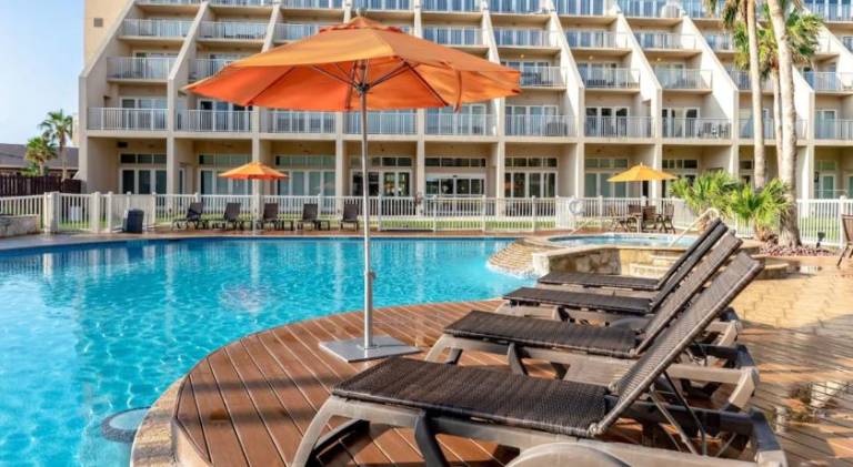 1st Floor Beachfront Resort Condo, Heated Pool, Jacuzzi, Tennis & Beach Access — photo 3