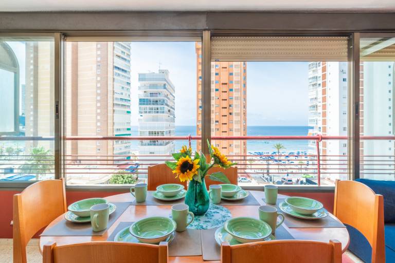 Fully equipped holiday apartment with fast internet & patio | Sea view | Next to the beach | Good for workation | Pets are welcome in Benidorm