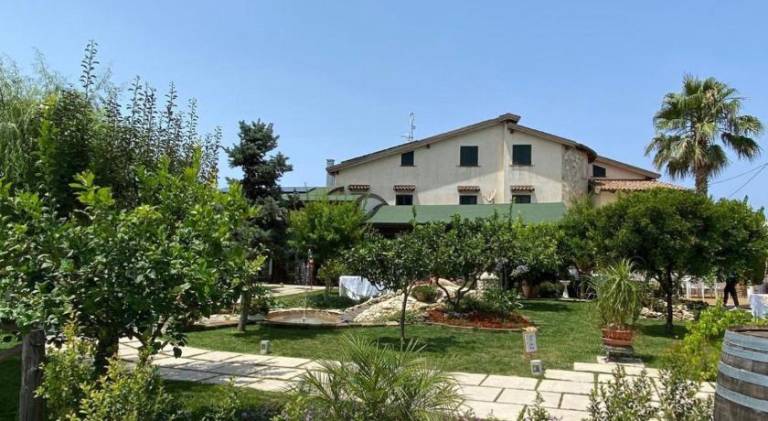 Rental apartment with garden & terrace in Ricadi