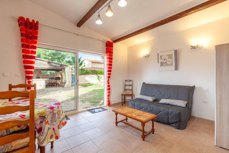Côte Bleue holiday flat in La Couronne with shared garden, close to the beach — photo 2