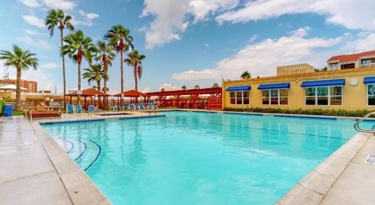 Charming apartment with hot tub & pool | Beach nearby | Pets allowed — photo 3