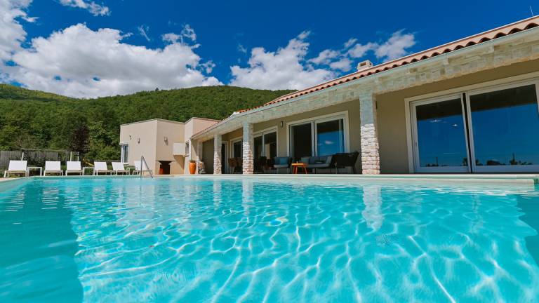 Villa with patio, pool & barbeque — photo 2