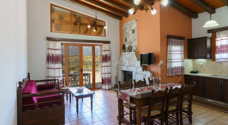 Villa with pool — photo 4