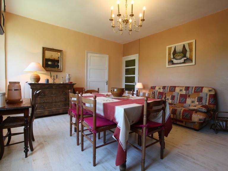 Charming Old Schoolhouse: 3BR, Scenic Views, Near Loire Gorges, Pet Friendly — photo 4