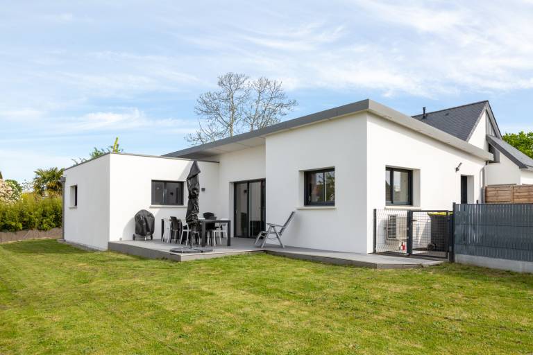 Family-friendly vacation home with barbeque, yard & fast internet | Garden view | Pet-friendly in Concarneau