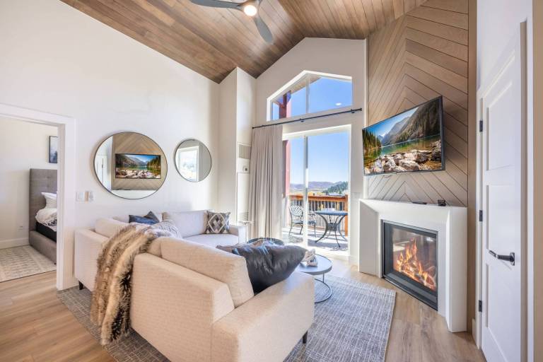 Condo  Solitude
