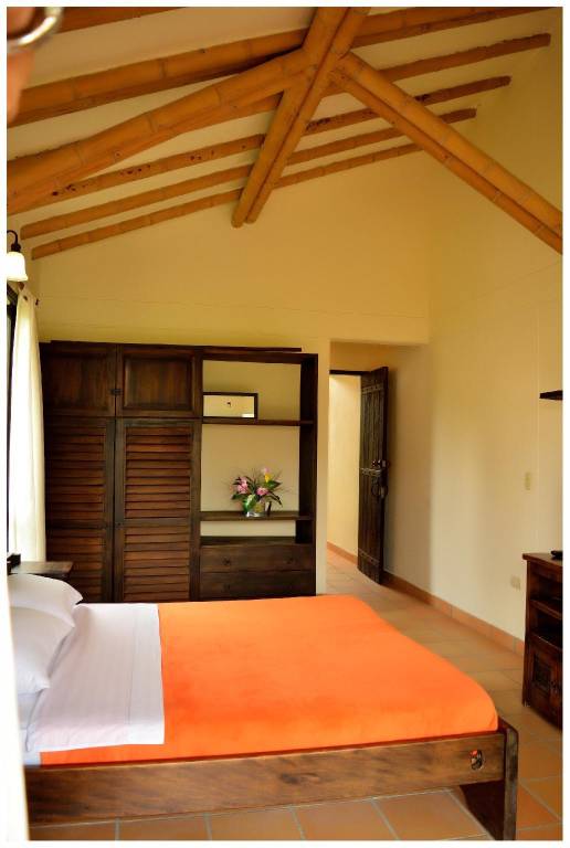 Big villa with pool, yard & barbeque | Pets allowed — photo 2