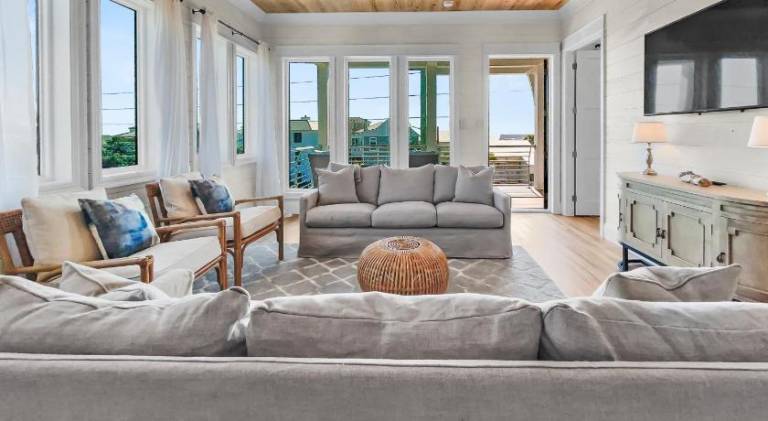 Summer Wind l Ocean Views, Steps to Beach, Private Pool and Jacuzzi, Golf Cart, Bikes, Ample Parking — photo 4