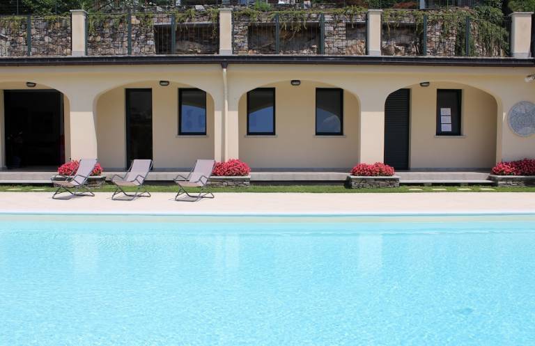 Holiday apartment with yard & pool — photo 3