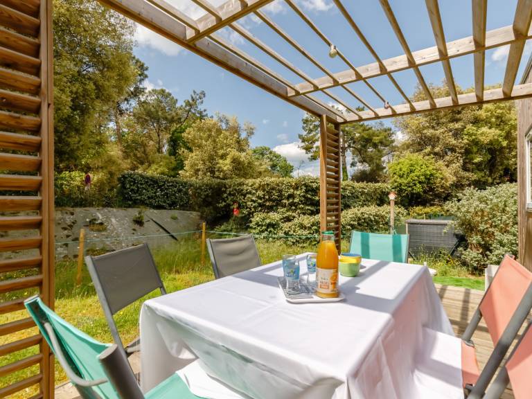 Family-oriented vacation home with yard, heated pool & grill | Dogs allowed — photo 2
