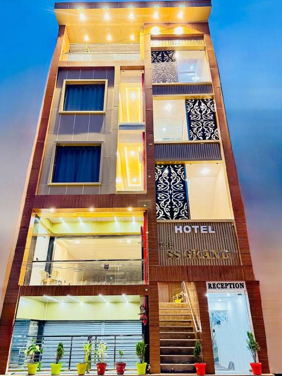 The SS Grand Near Taj Mahal