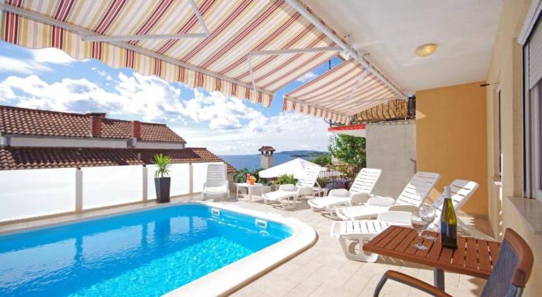 Rental apartment with terrace, barbeque & pool — photo 3